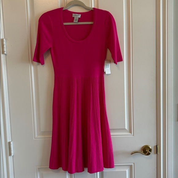 Carmen Marc Valvo Dresses & Skirts - Carmen Marc Valvo Fuchsia Short Sleeve Dress Sz S